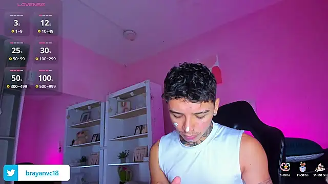 Snapshot of Ian_Castillo_ chatting on October 7, 11:25 am Ian Castillo online show from October 7, 11:25 am