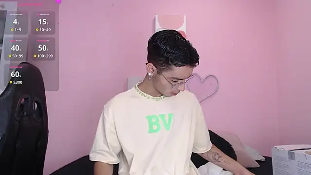 Snapshot of Ian_Castillo_ chatting on December 30, 11:15 am Ian Castillo online show from December 30, 11:15 am