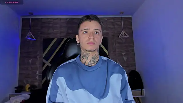 Ian Castillo  online show from April 23, 12:20 pm