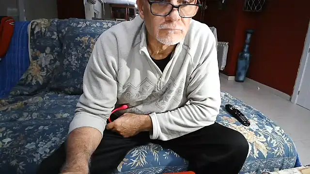 Snapshot of maduroguapo chatting on January 1, 9:52 pm maduroguapo online show from January 1, 9:52 pm