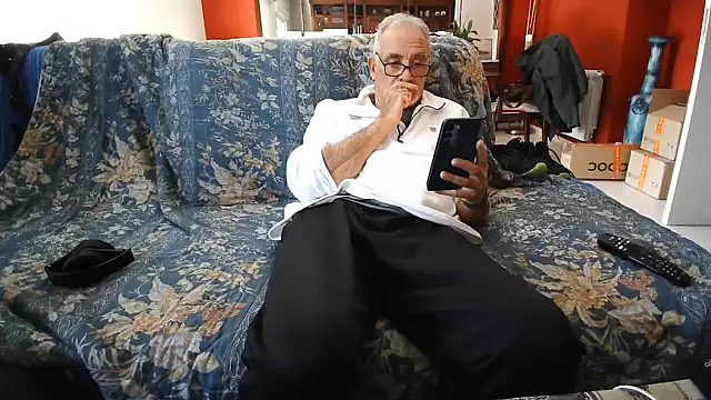Snapshot of maduroguapo chatting on December 6, 11:33 am maduroguapo online show from December 6, 11:33 am