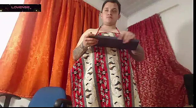 Snapshot of tony_landri chatting on December 7, 2:42 am tony landri online show from December 7, 2:42 am