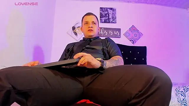 Snapshot of tony_landri chatting on October 6, 2:05 am tony landri online show from October 6, 2:05 am