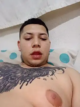 Snapshot of HotBoyJB2000 chatting on October 23, 5:55 am HotBoyJB2000 online show from October 23, 5:55 am