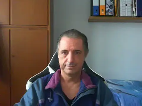 Snapshot of lliuk70mi chatting on February 8, 2:05 pm lliuk70mi online show from February 8, 2:05 pm