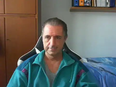 Snapshot of lliuk70mi chatting on December 21, 3:09 pm lliuk70mi online show from December 21, 3:09 pm