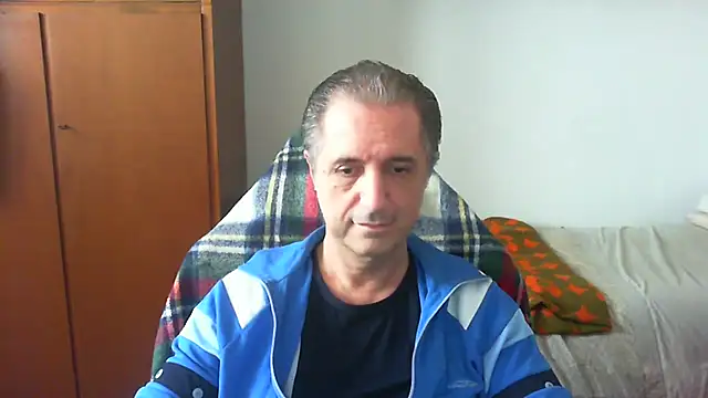 lliuk70mi online show from May 8, 1:55 pm