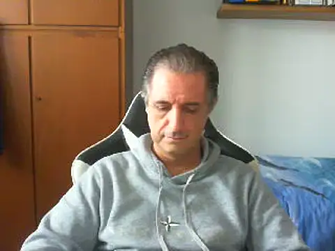 Snapshot of lliuk70mi chatting on February 14, 2:54 pm lliuk70mi online show from February 14, 2:54 pm