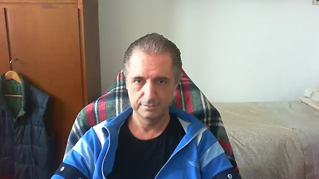 lliuk70mi online show from May 7, 1:33 pm