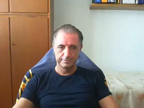 Snapshot of lliuk70mi chatting on September 20, 1:33 pm lliuk70mi online show from September 20, 1:33 pm