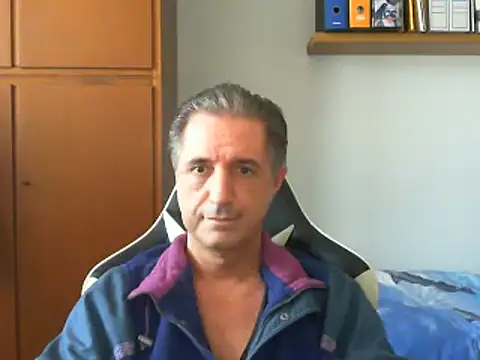 Snapshot of lliuk70mi chatting on January 14, 1:28 pm lliuk70mi online show from January 14, 1:28 pm