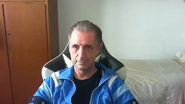 lliuk70mi online show from May 3, 1:14 pm
