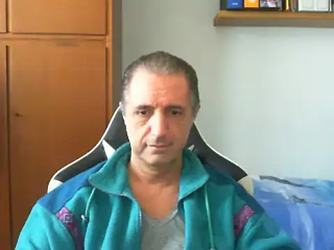 Snapshot of lliuk70mi chatting on March 20, 12:43 pm lliuk70mi online show from March 20, 12:43 pm