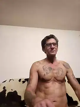 Snapshot of Zgodanilep chatting on December 8, 8:47 pm Zgodanilep online show from December 8, 8:47 pm