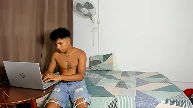 Snapshot of jonmaykolrose chatting on December 30, 10:45 pm jonmaykolrose online show from December 30, 10:45 pm