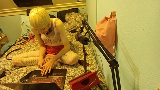 Doggyray44 online show from May 19, 11:55 pm