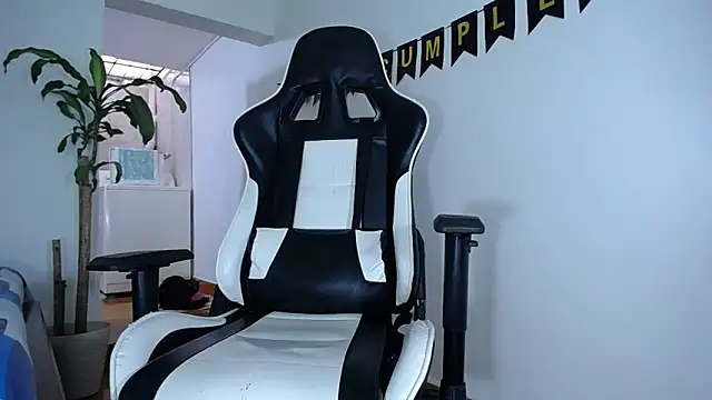 Snapshot of diamond_black00 chatting on December 29, 7:11 pm diamond black00 online show from December 29, 7:11 pm