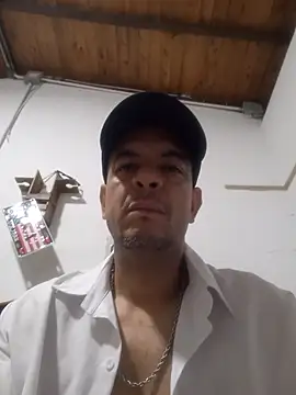 Snapshot of latinmartin73 chatting on November 2, 4:06 am latinmartin73 online show from November 2, 4:06 am