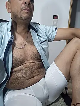 latinmartin73 online show from February 1, 2:32 am