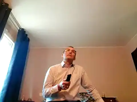 Snapshot of Manou1971 chatting on February 9, 9:37 am Manou1971 online show from February 9, 9:37 am