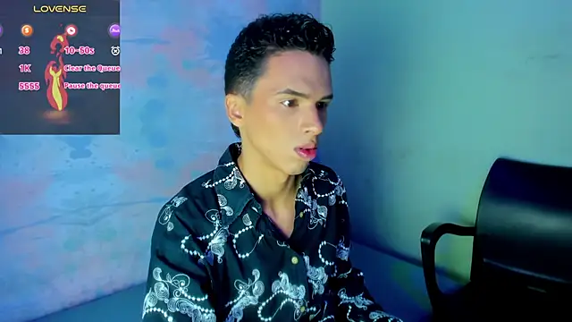 Snapshot of SEANTROYY chatting on December 28, 1:29 pm SEANTROYY online show from December 28, 1:29 pm