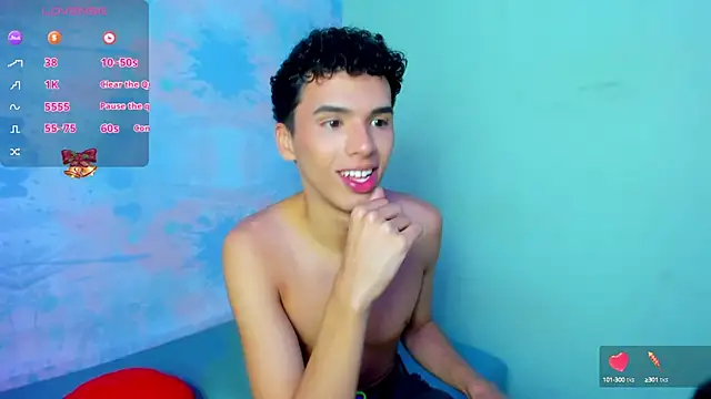 Snapshot of SEANTROYY chatting on December 6, 4:25 am SEANTROYY online show from December 6, 4:25 am