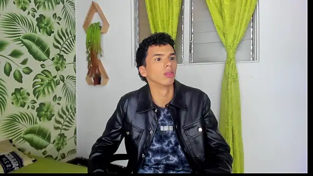 Snapshot of SEANTROYY chatting on February 25, 3:52 am SEANTROYY online show from February 25, 3:52 am