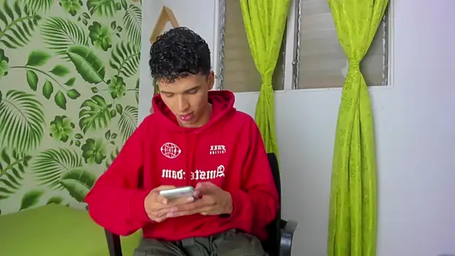Snapshot of SEANTROYY chatting on March 12, 3:57 am SEANTROYY online show from March 12, 3:57 am