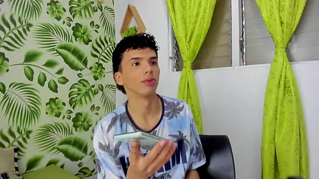 Snapshot of SEANTROYY chatting on March 19, 3:52 am SEANTROYY online show from March 19, 3:52 am