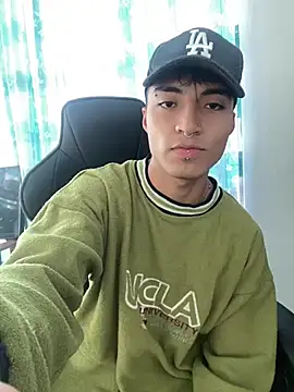 Snapshot of dylan_fun18 chatting on December 20, 12:05 pm dylan fun18 online show from December 20, 12:05 pm