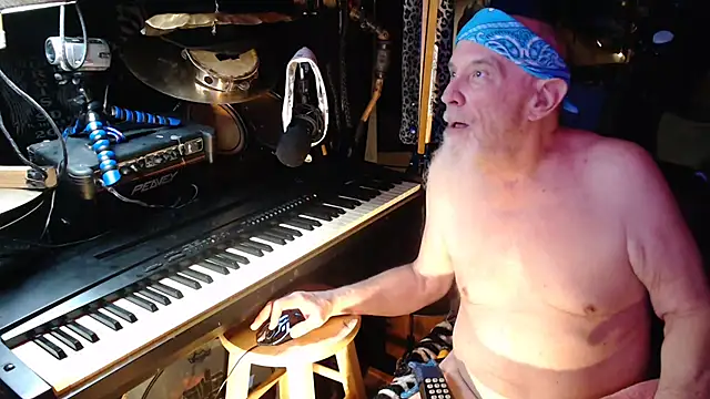 Snapshot of DREAMZ420 chatting on October 13, 9:48 am DREAMZ420 online show from October 13, 9:48 am