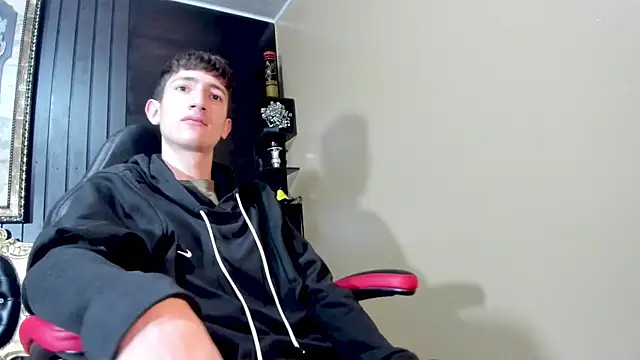 Snapshot of Erik_Osorio chatting on January 18, 4:21 pm Erik Osorio online show from January 18, 4:21 pm