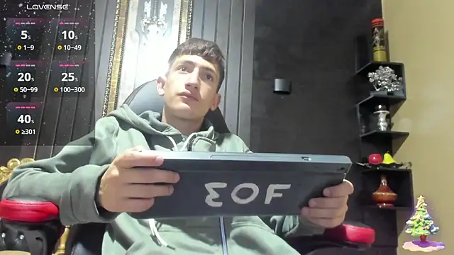 Snapshot of Erik_Osorio chatting on December 30, 4:08 pm Erik Osorio online show from December 30, 4:08 pm