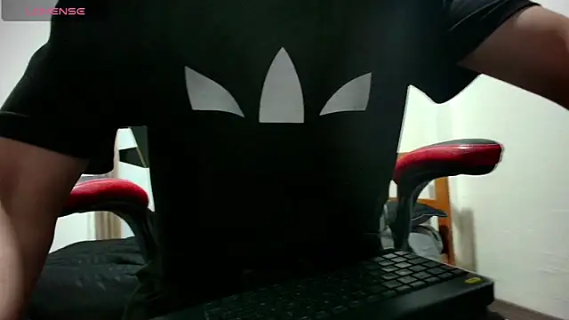 Snapshot of Erik_Osorio chatting on March 10, 7:18 pm Erik Osorio online show from March 10, 7:18 pm