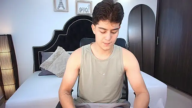MaxxiCruz online show from September 11, 1:48 am