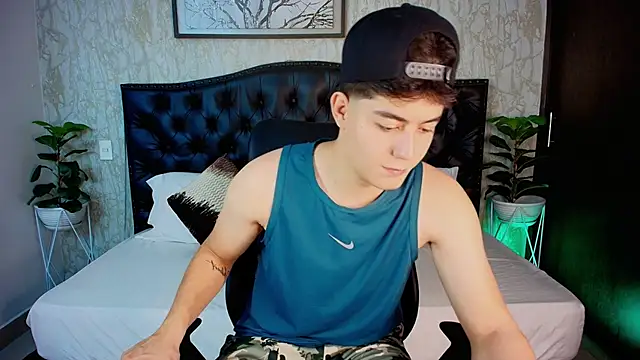 MaxxiCruz online show from October 22, 4:16 am