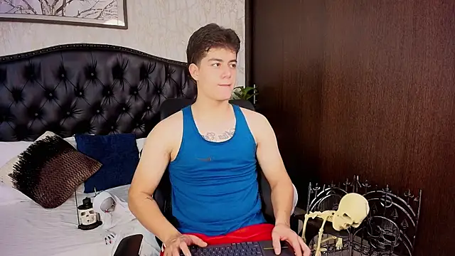 MaxxiCruz online show from October 18, 4:17 am