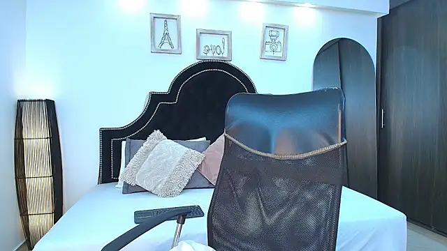 MaxxiCruz online show from September 10, 1:37 am