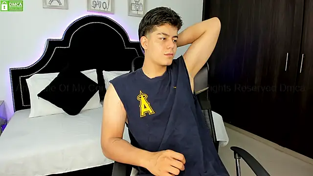 MaxxiCruz online show from December 12, 7:15 pm