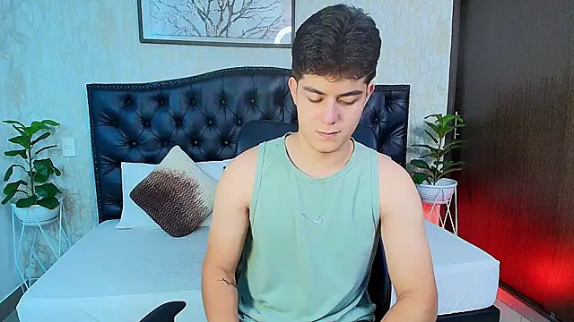 MaxxiCruz online show from October 16, 4:09 am