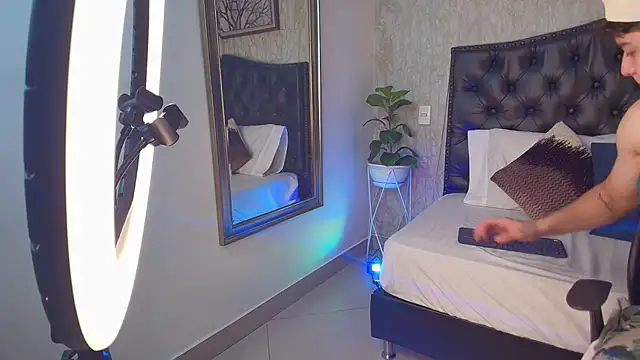 MaxxiCruz online show from November 2, 4:28 am