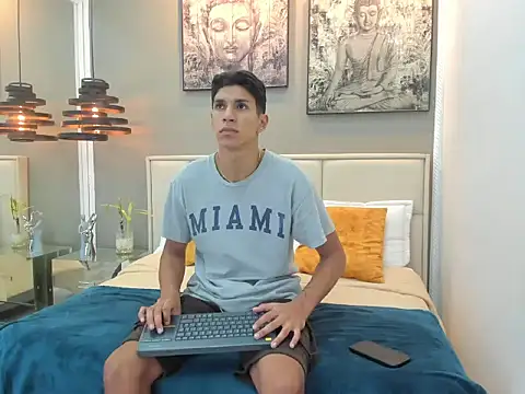 Snapshot of kieran_derek chatting on November 1, 3:21 am kieran derek online show from November 1, 3:21 am