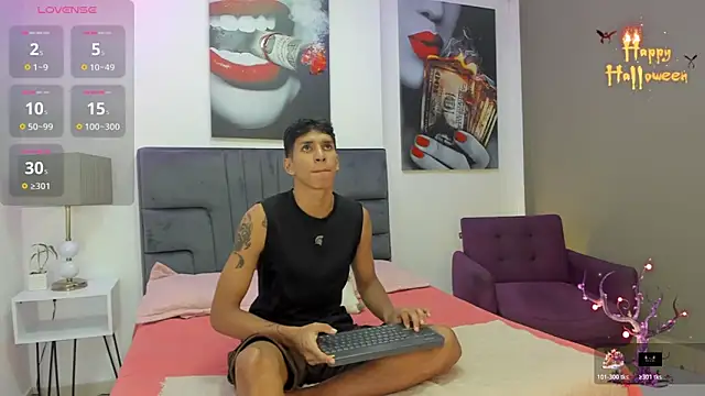 Snapshot of kieran_derek chatting on October 30, 7:59 pm kieran derek online show from October 30, 7:59 pm