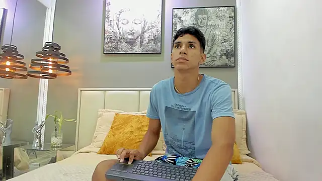 Snapshot of kieran_derek chatting on October 24, 4:03 am kieran derek online show from October 24, 4:03 am