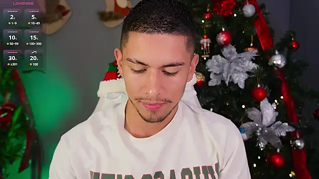 Snapshot of Aaronfox_x chatting on December 25, 11:10 pm Aaronfox x online show from December 25, 11:10 pm