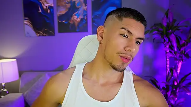 Snapshot of Aaronfox_x chatting on January 5, 11:44 pm Aaronfox x online show from January 5, 11:44 pm