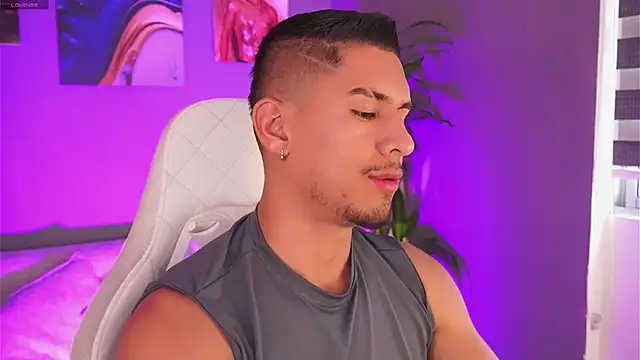 Snapshot of Aaronfox_x chatting on January 27, 9:00 pm Aaronfox x online show from January 27, 9:00 pm