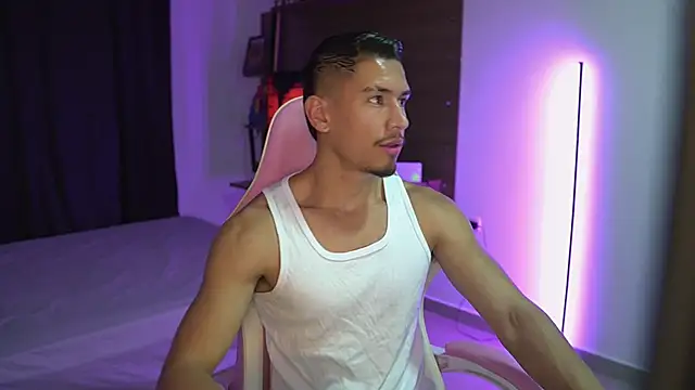 Aaronfox x online show from April 29, 11:55 pm