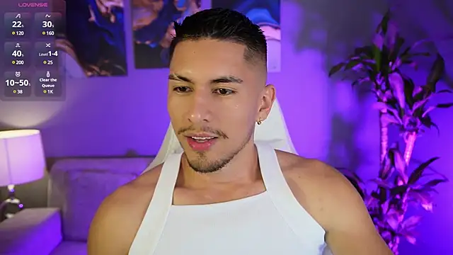 Snapshot of Aaronfox_x chatting on January 3, 11:33 pm Aaronfox x online show from January 3, 11:33 pm