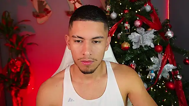 Snapshot of Aaronfox_x chatting on December 19, 12:13 am Aaronfox x online show from December 19, 12:13 am